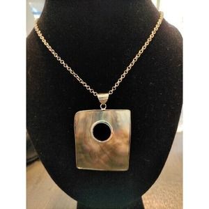 UNMARKED SHELLISH/METAL STATEMENT NECKLACE